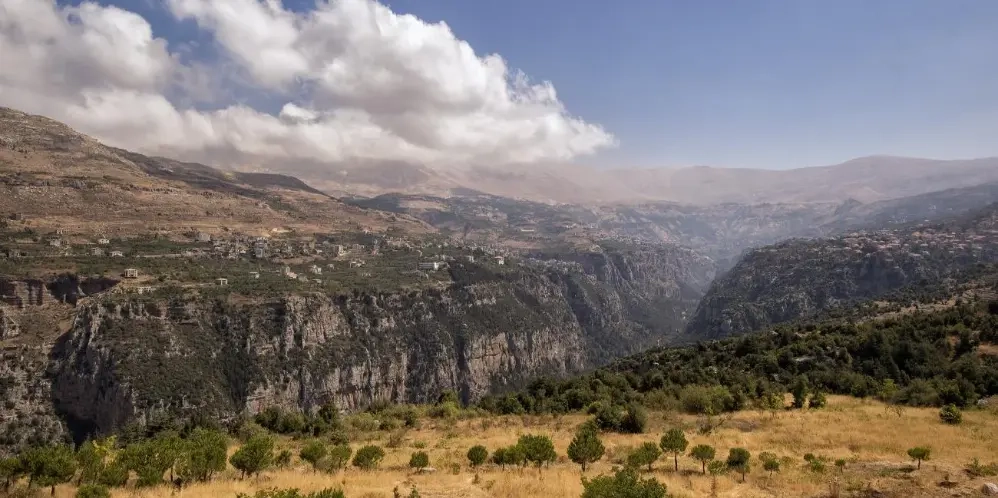 Marcher dans la vallée Qannoubine: Monastères troglodytiques & silence sacré